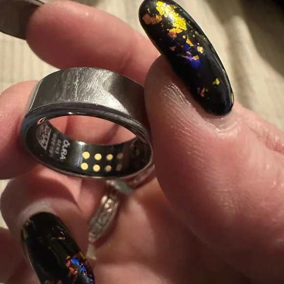 Gen 3 silver Oura ring size 8 - Picture 2 of 8
